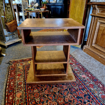 Art Deco stolek pod TV