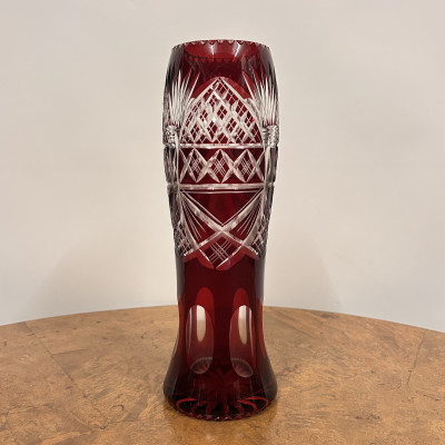Květinová váza Egermann, rubínové sklo