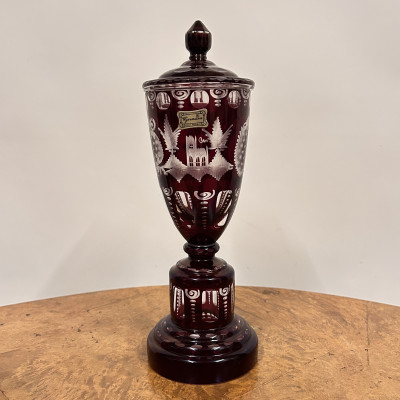 Pohár s víkem Egermann, rubínové sklo