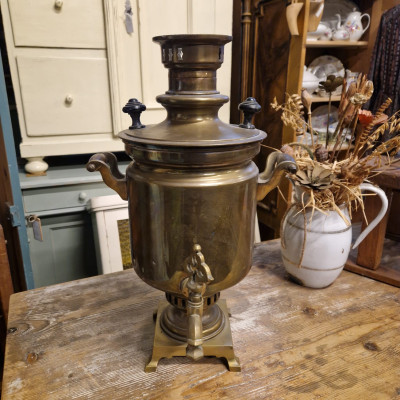 Mosazný samovar k přípravě čaje