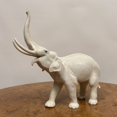 Porcelánová figura slona, značeno Karl Ens z Volkstedtu v...