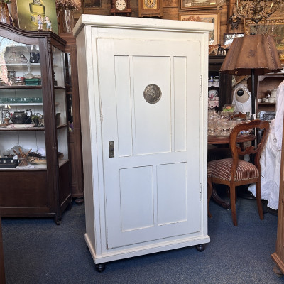 Potravinová skříňka, špajzka v patině