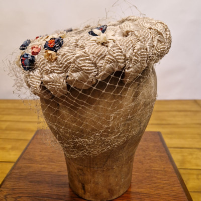 Dámský francouzský klobouček