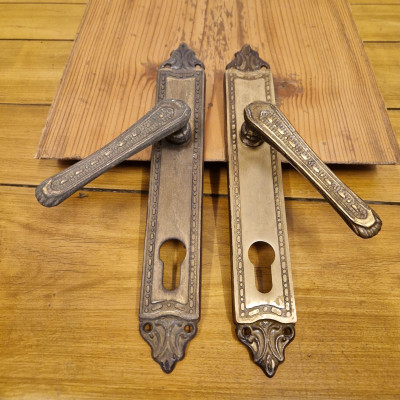 Mosazné štítky na dveře s klikou